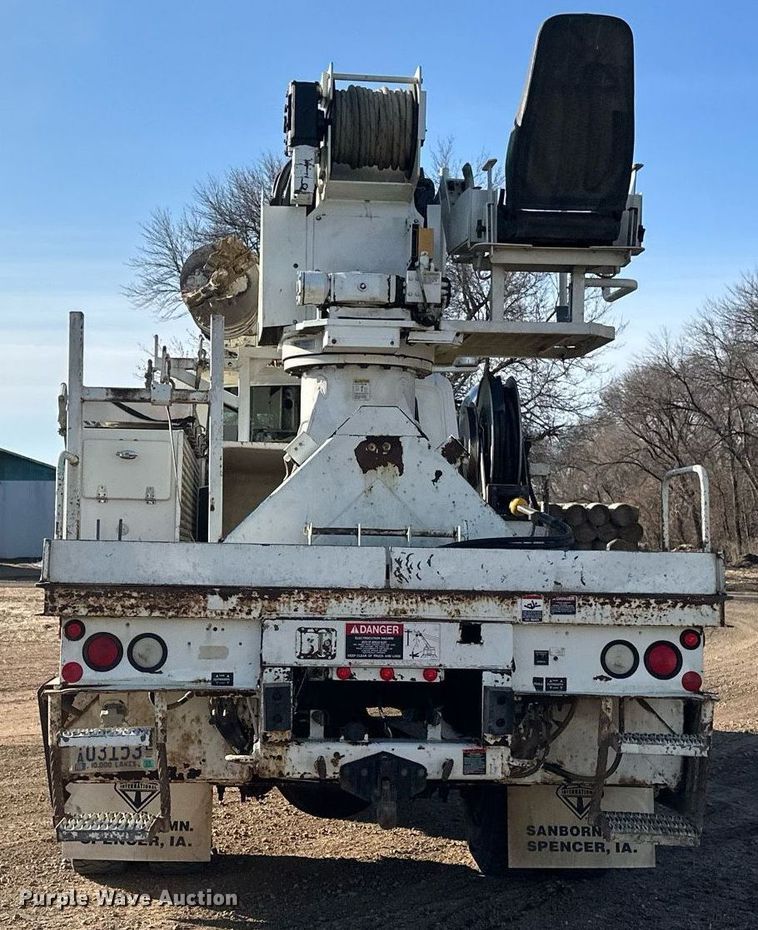 image for item DV0650 2005 International 7400 digger derrick truck