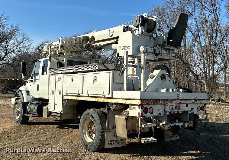 image for item DV0650 2005 International 7400 digger derrick truck