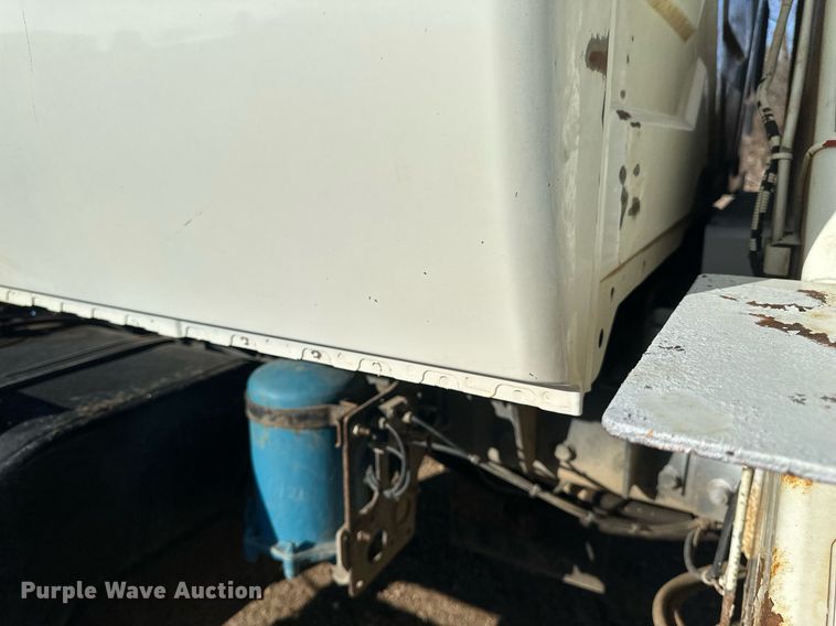 image for item DV0650 2005 International 7400 digger derrick truck