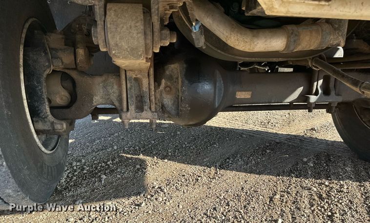 image for item DV0650 2005 International 7400 digger derrick truck