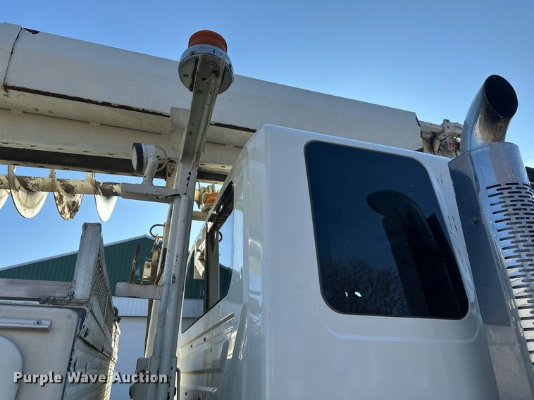 image for item DV0650 2005 International 7400 digger derrick truck