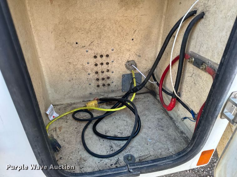 image for item DV0650 2005 International 7400 digger derrick truck