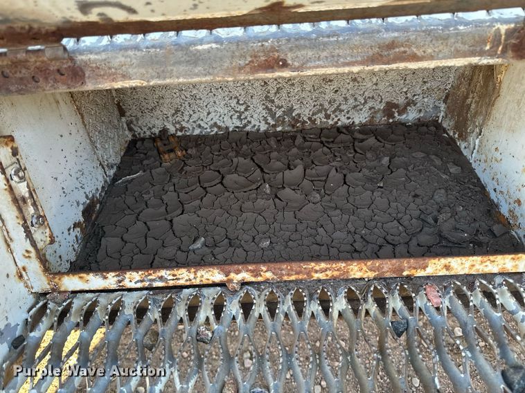 image for item DV0650 2005 International 7400 digger derrick truck