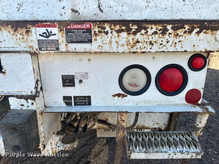 image for item DV0650 2005 International 7400 digger derrick truck