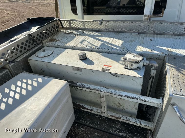 image for item DV0650 2005 International 7400 digger derrick truck