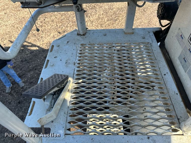 image for item DV0650 2005 International 7400 digger derrick truck