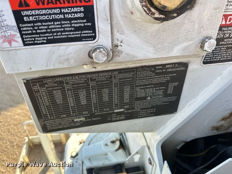 image for item DV0650 2005 International 7400 digger derrick truck