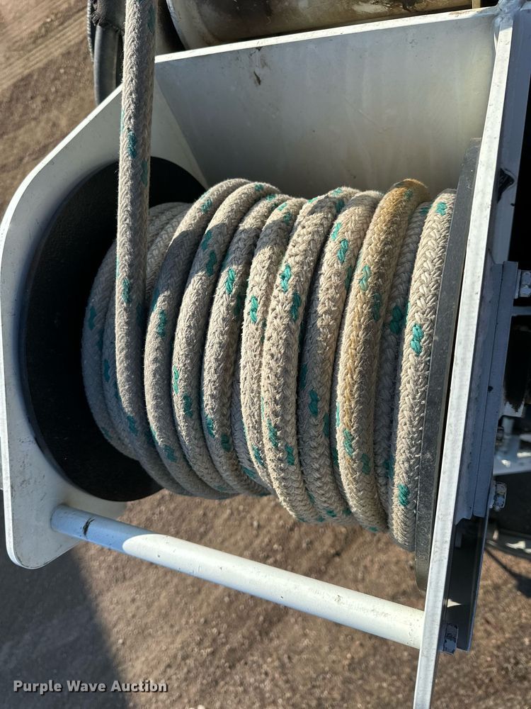 image for item DV0650 2005 International 7400 digger derrick truck