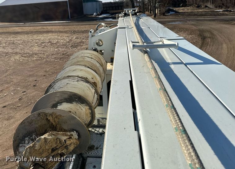 image for item DV0650 2005 International 7400 digger derrick truck