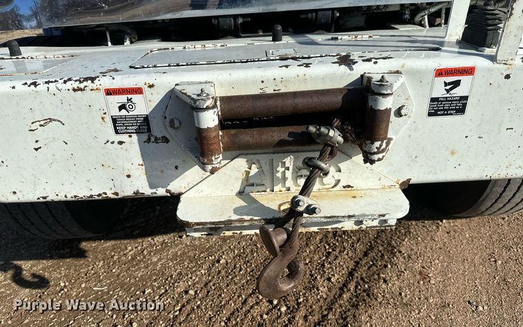 image for item DV0650 2005 International 7400 digger derrick truck