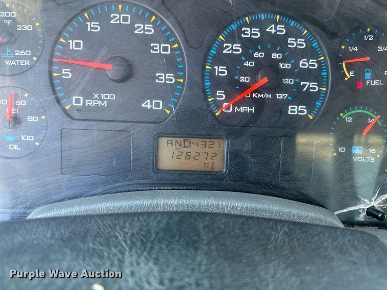 image for item DV0650 2005 International 7400 digger derrick truck