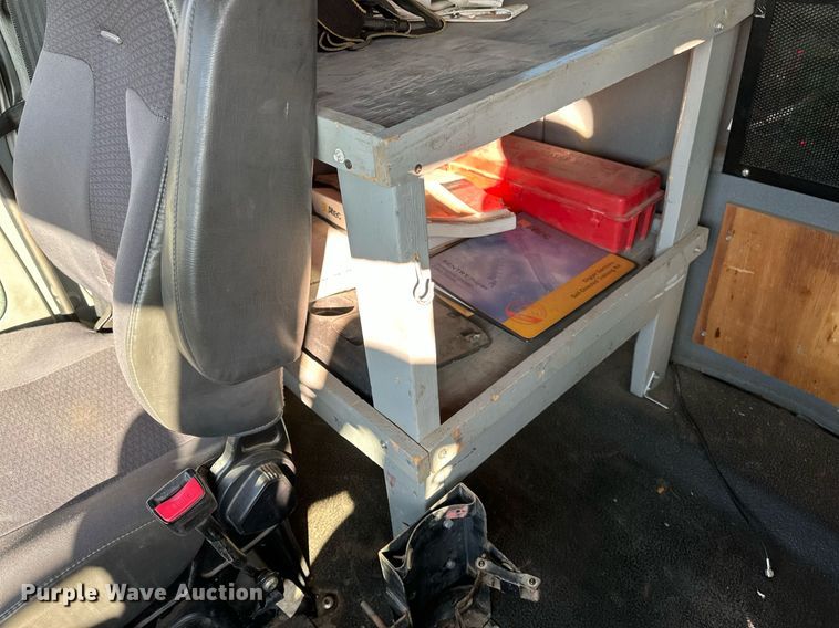 image for item DV0650 2005 International 7400 digger derrick truck