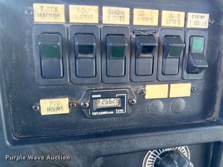 image for item DV0650 2005 International 7400 digger derrick truck