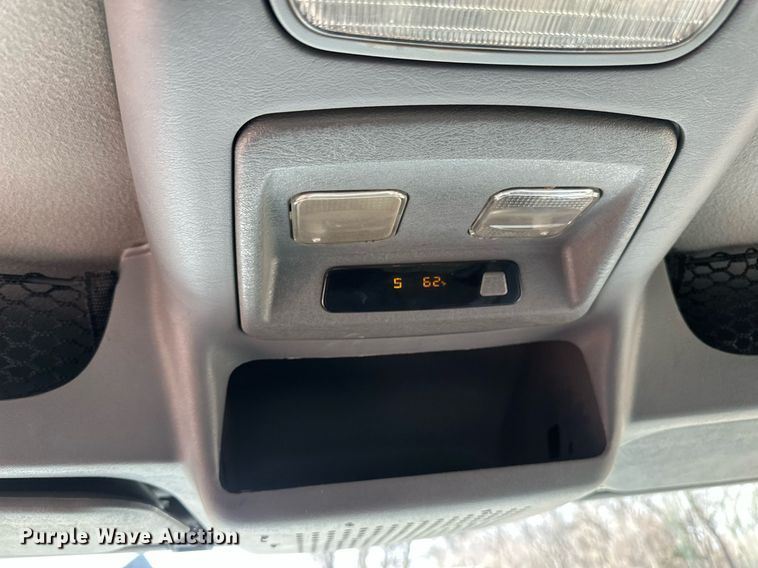 image for item DV0650 2005 International 7400 digger derrick truck