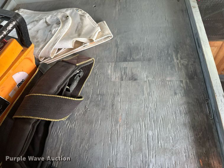 image for item DV0650 2005 International 7400 digger derrick truck