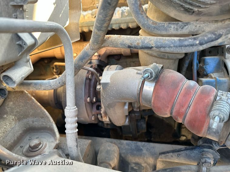 image for item DV0650 2005 International 7400 digger derrick truck