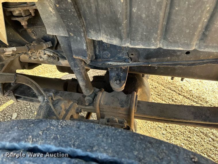 image for item DV0650 2005 International 7400 digger derrick truck