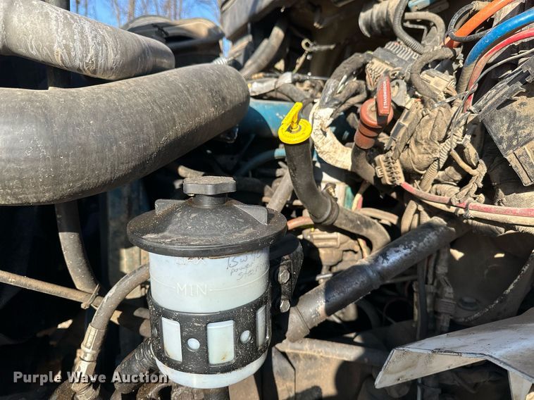 image for item DV0650 2005 International 7400 digger derrick truck