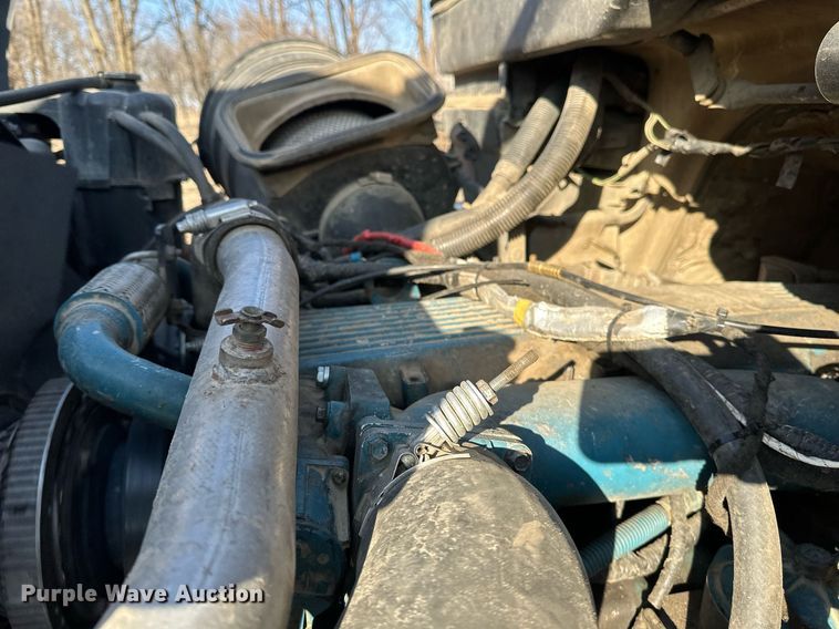 image for item DV0650 2005 International 7400 digger derrick truck