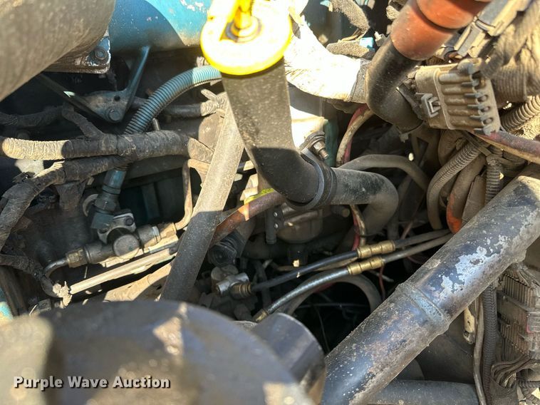 image for item DV0650 2005 International 7400 digger derrick truck