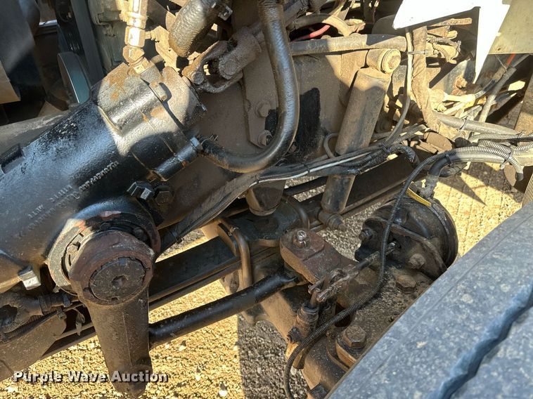 image for item DV0650 2005 International 7400 digger derrick truck