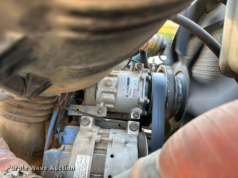 image for item DV0650 2005 International 7400 digger derrick truck