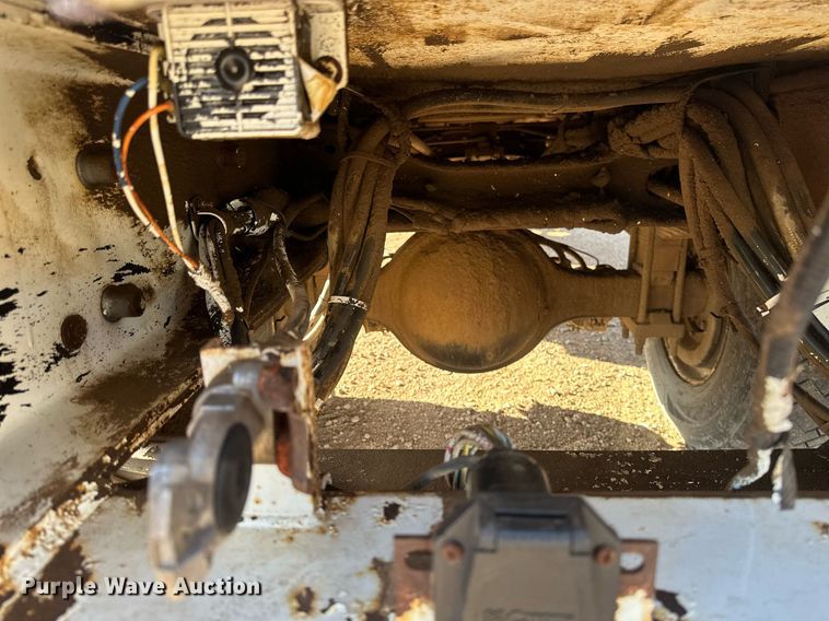 image for item DV0650 2005 International 7400 digger derrick truck