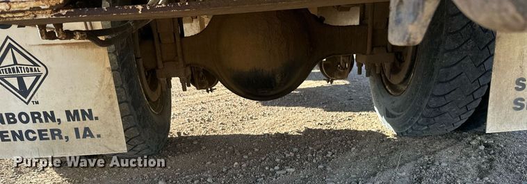 image for item DV0650 2005 International 7400 digger derrick truck