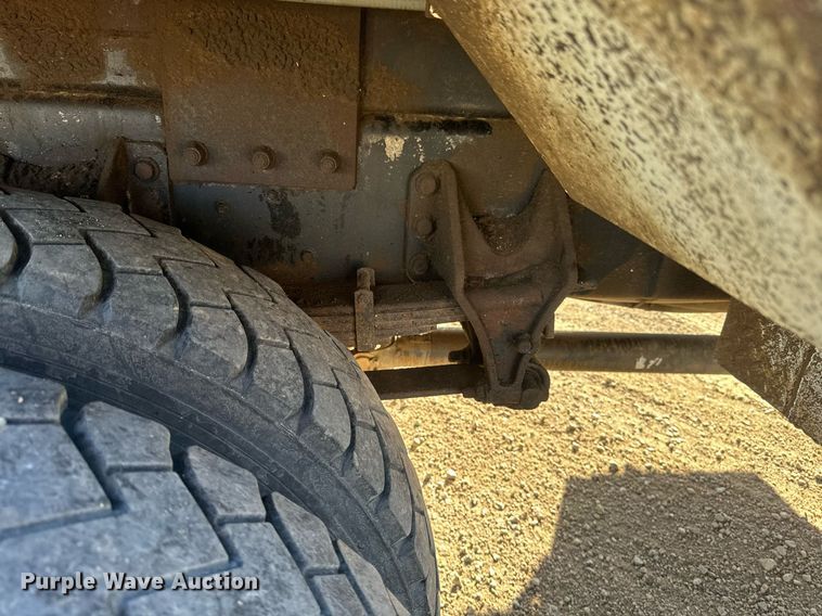 image for item DV0650 2005 International 7400 digger derrick truck