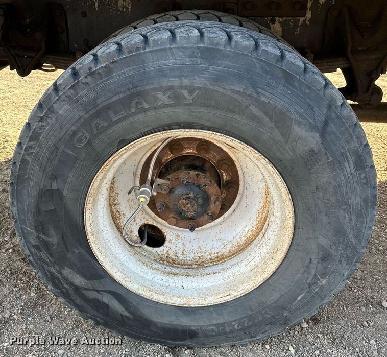 image for item DV0650 2005 International 7400 digger derrick truck