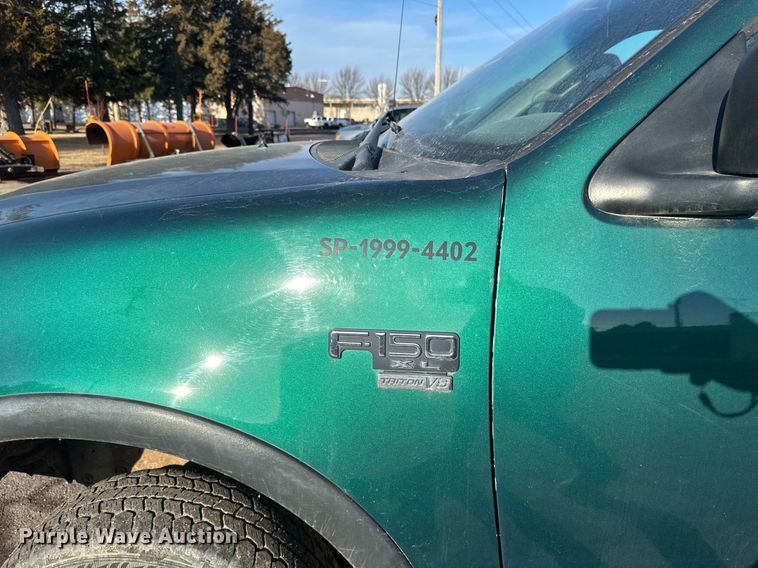 image for item DV0658 1999 Ford  F150 pickup truck