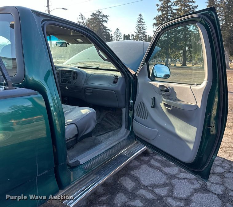 image for item DV0658 1999 Ford  F150 pickup truck