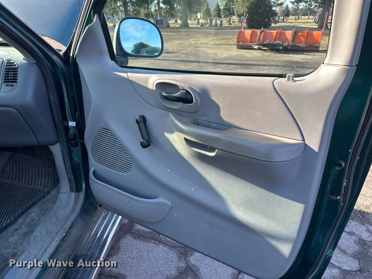 image for item DV0658 1999 Ford  F150 pickup truck