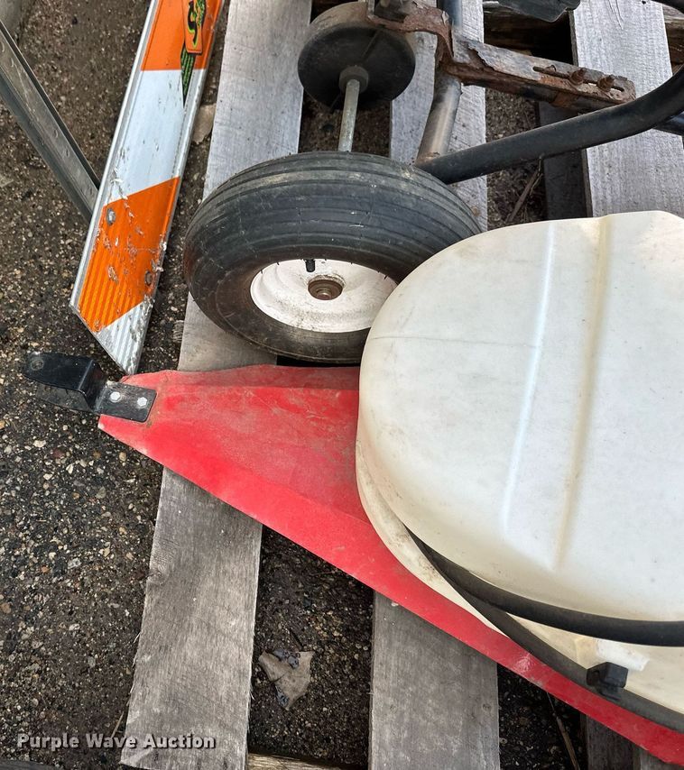 image for item DV0659 Lawn equipment