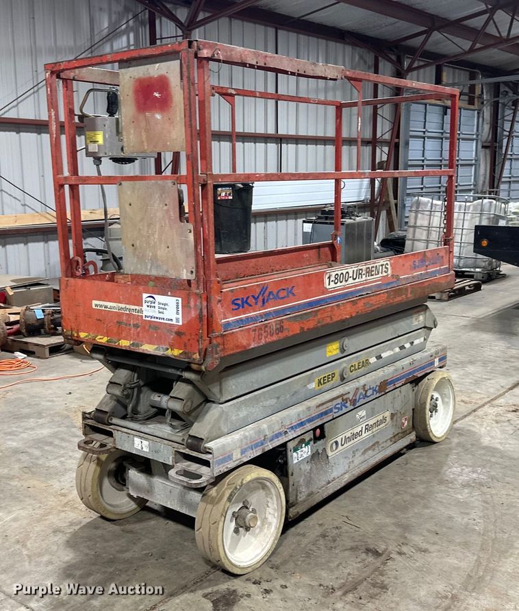 image for item DV0663 2005 SkyJack SJ3220 scissor lift