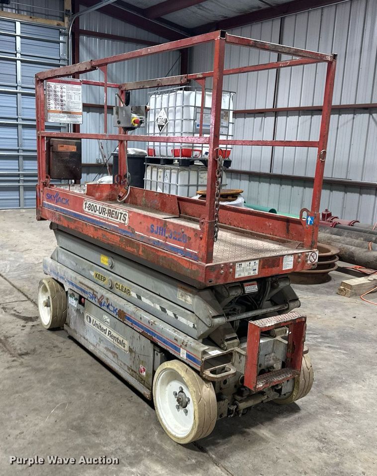 image for item DV0663 2005 SkyJack SJ3220 scissor lift