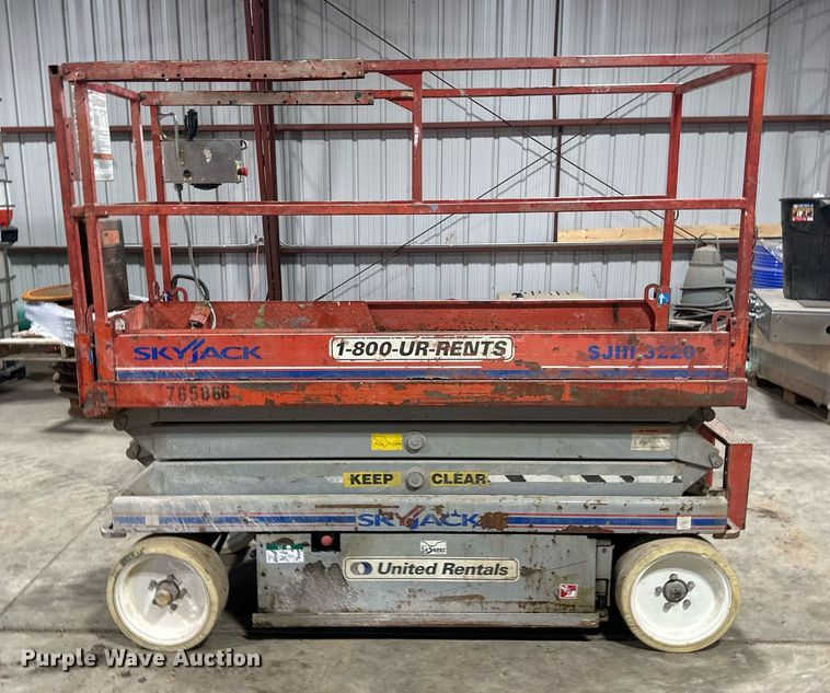 image for item DV0663 2005 SkyJack SJ3220 scissor lift