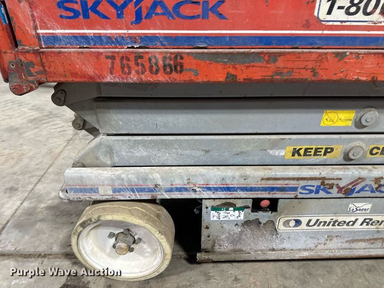 image for item DV0663 2005 SkyJack SJ3220 scissor lift