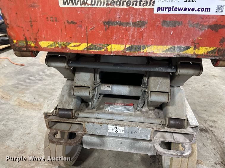 image for item DV0663 2005 SkyJack SJ3220 scissor lift