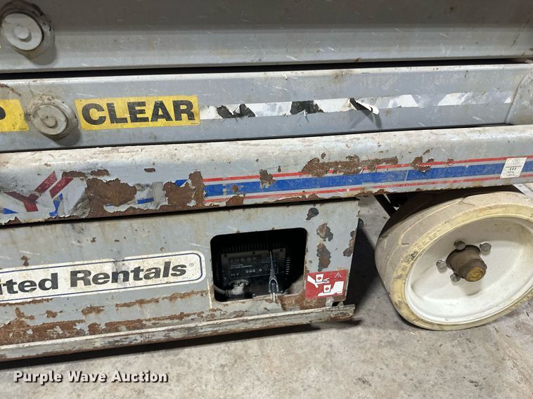 image for item DV0663 2005 SkyJack SJ3220 scissor lift