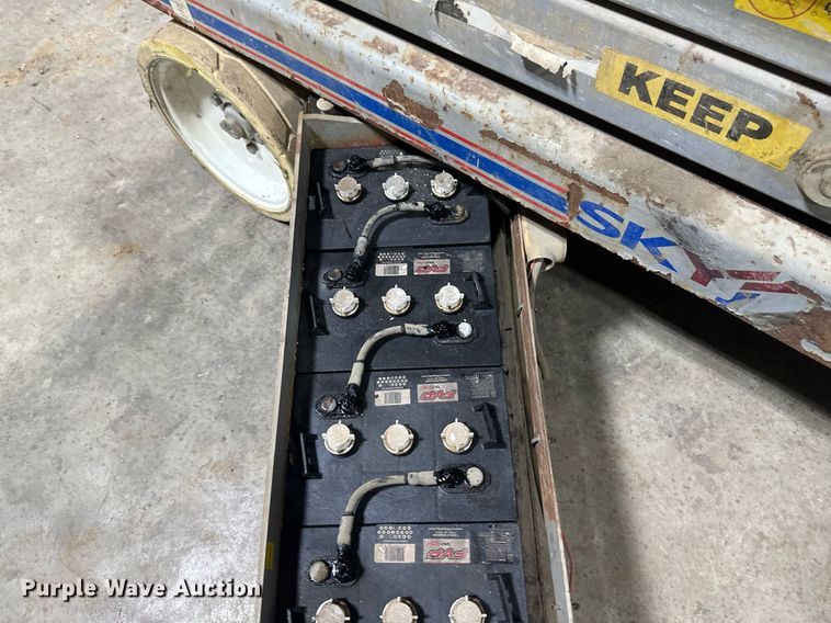 image for item DV0663 2005 SkyJack SJ3220 scissor lift