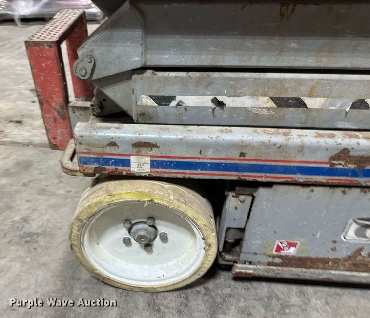 image for item DV0663 2005 SkyJack SJ3220 scissor lift