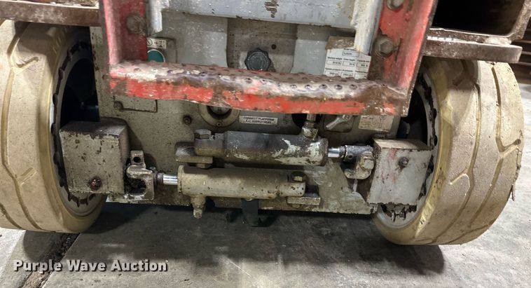 image for item DV0663 2005 SkyJack SJ3220 scissor lift