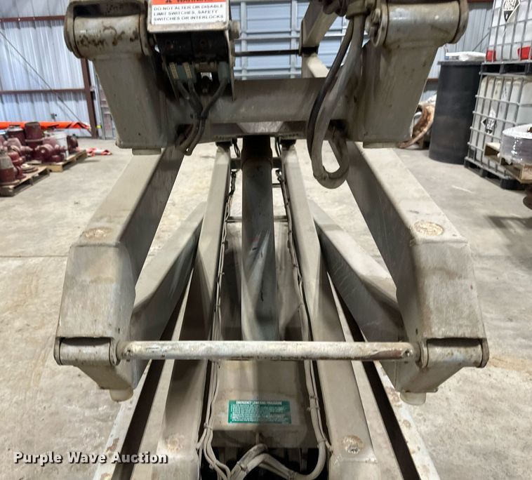 image for item DV0663 2005 SkyJack SJ3220 scissor lift