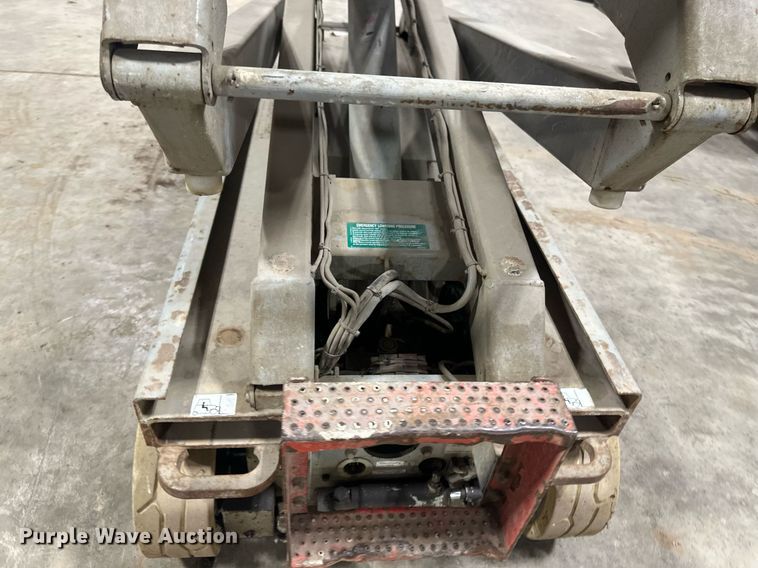 image for item DV0663 2005 SkyJack SJ3220 scissor lift