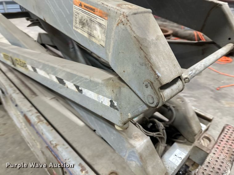 image for item DV0663 2005 SkyJack SJ3220 scissor lift