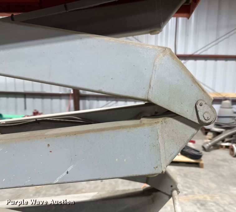 image for item DV0663 2005 SkyJack SJ3220 scissor lift
