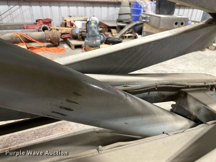 image for item DV0663 2005 SkyJack SJ3220 scissor lift