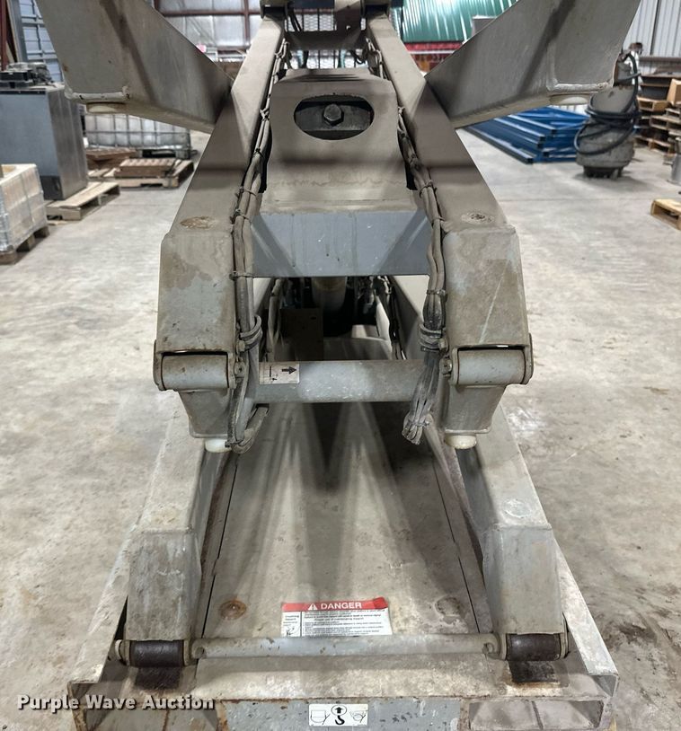 image for item DV0663 2005 SkyJack SJ3220 scissor lift