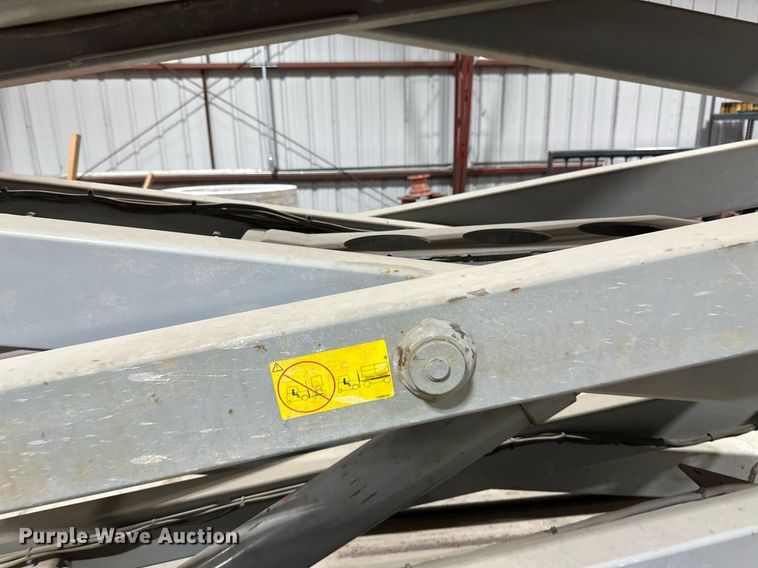 image for item DV0663 2005 SkyJack SJ3220 scissor lift